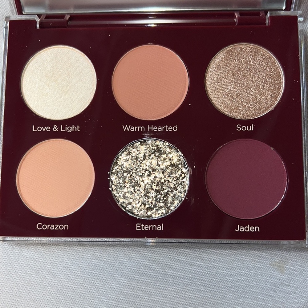 Dominique Unconditional Palette - Picture 7 of 7